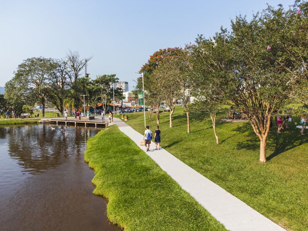 Caminhada em volta do lago